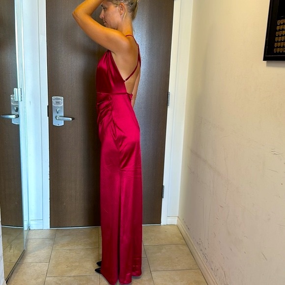 BRAND NEW Lulu’s Deep Red Plunge Drape Slit Dress with Adjustable Straps - Picture 11 of 15